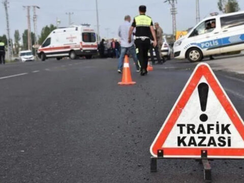 Otomobil sarampole devrild 4 agir yarali var YmXhzCBW